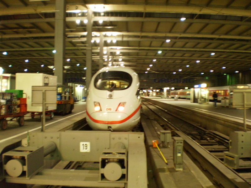 Monachium, noc na dworcu